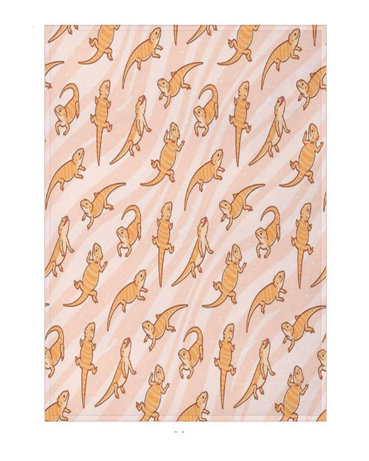 Pattern of lizards on a beige background with dimensions indicated.